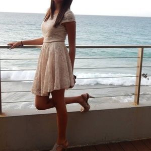 beige lace dress - medium